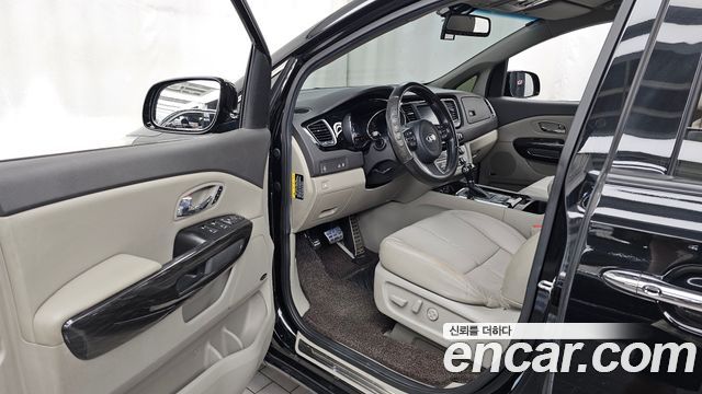 Kia Canival 2016 — photo 10