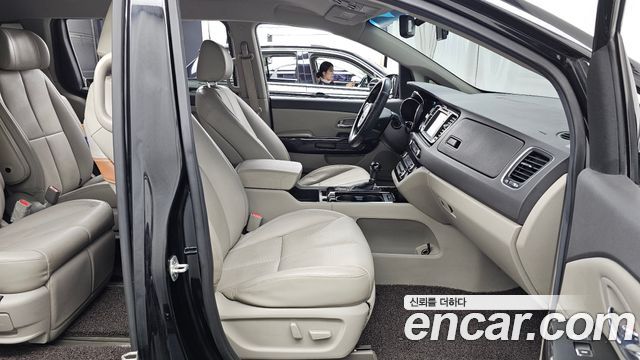 Kia Canival 2016 — photo 11