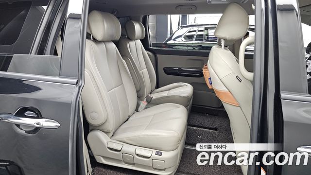 Kia Canival 2016 — photo 12