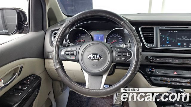 Kia Canival 2016 — photo 13