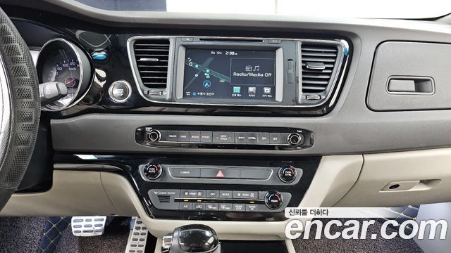 Kia Canival 2016 — photo 14