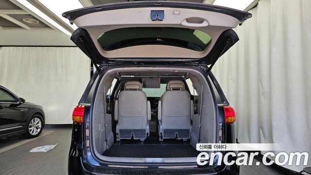 Kia Canival 2016 — photo 20