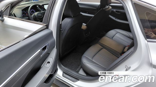 Hyundai Sonata 2023 — photo 17