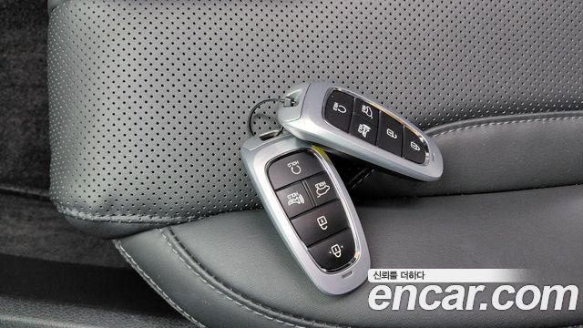 Hyundai Santafe 2022 — photo 30
