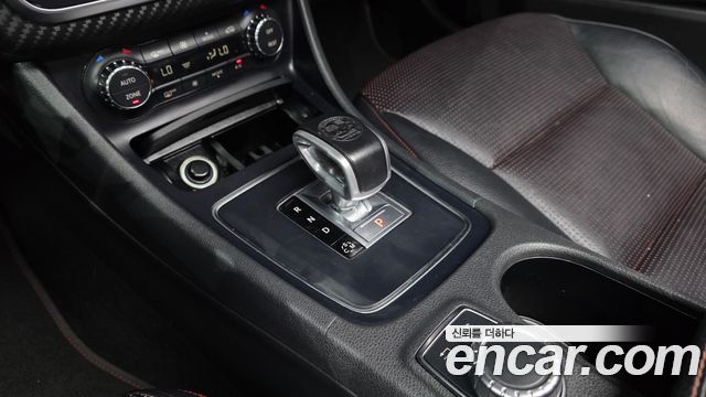 Mercedes-Benz A-Class 2015 — photo 9