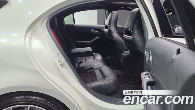 Mercedes-Benz A-Class 2015 — photo 12