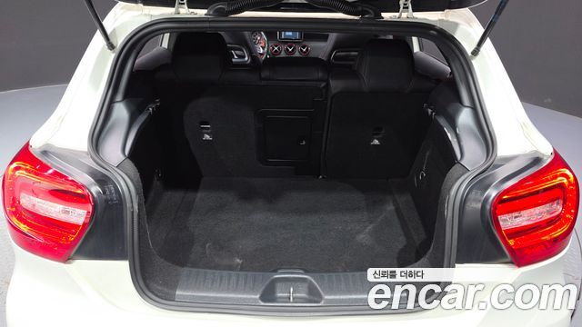 Mercedes-Benz A-Class 2015 — photo 15