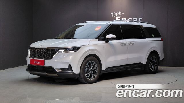 Kia Canival 2023 — photo 1