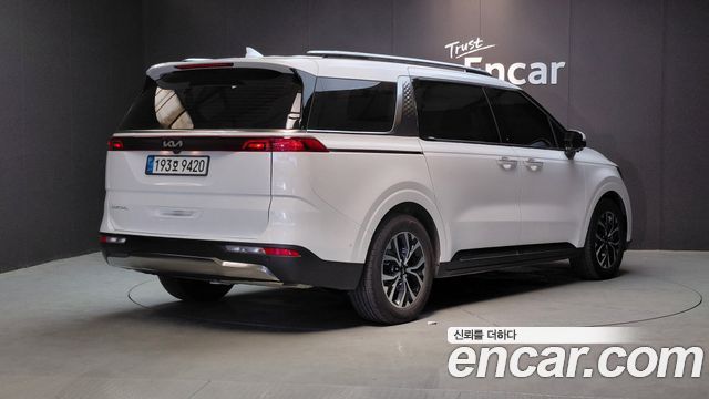 Kia Canival 2023 — photo 2