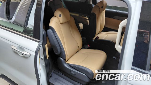 Kia Canival 2023 — photo 17