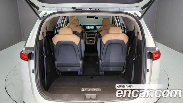 Kia Canival 2023 — photo 22