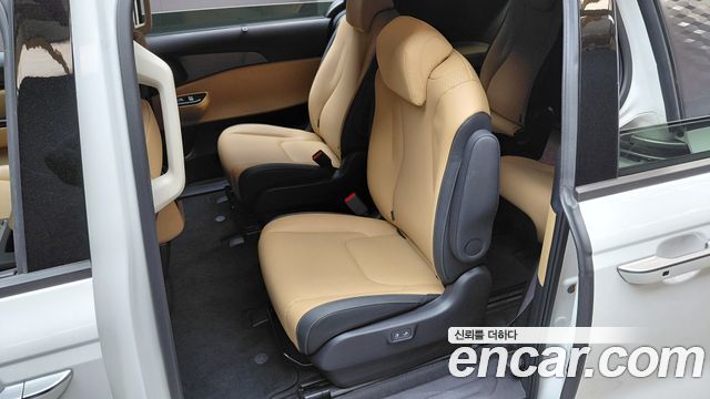 Kia Canival 2023 — photo 24
