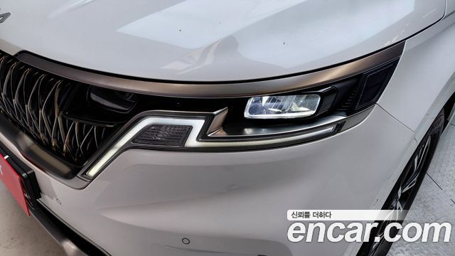 Kia Canival 2023 — photo 8