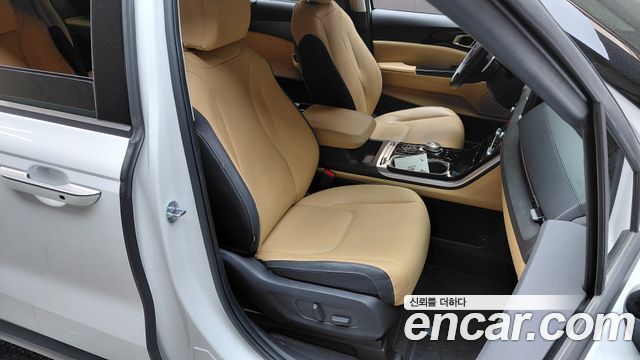 Kia Canival 2023 — photo 16