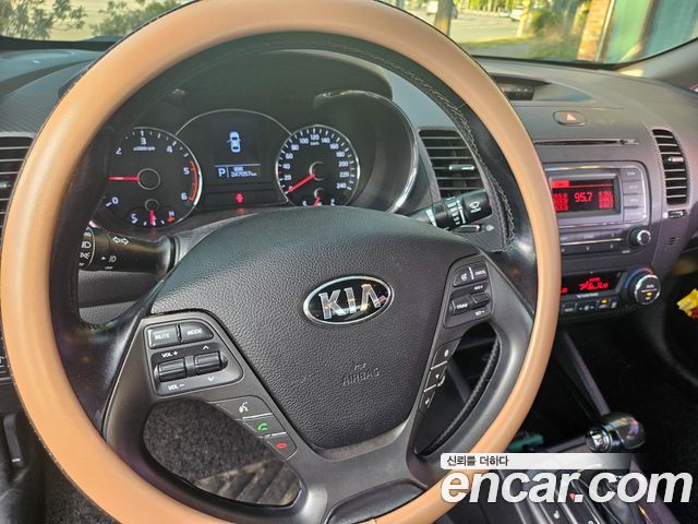 Kia K3 2015 — photo 11