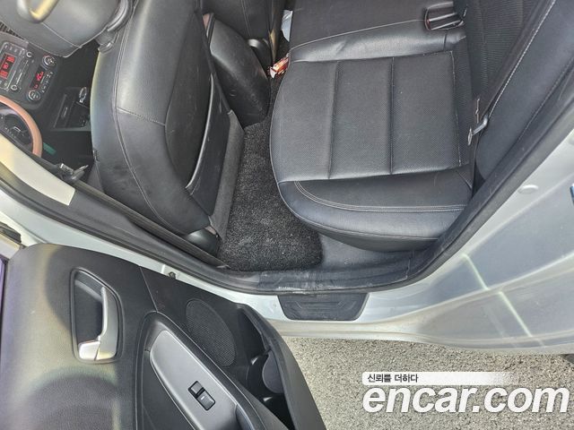 Kia K3 2015 — photo 19