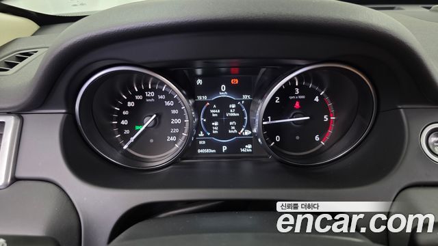 Land Rover Discovery Sport 2018 — photo 11