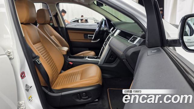 Land Rover Discovery Sport 2018 — photo 17