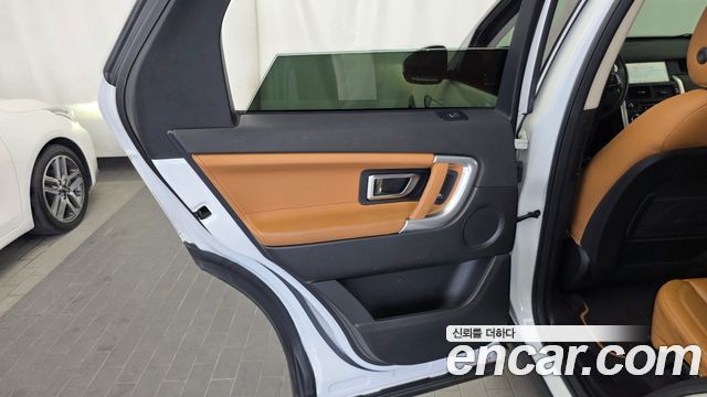 Land Rover Discovery Sport 2018 — photo 15
