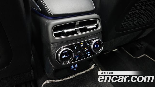 Genesis GV70 2022 — photo 25