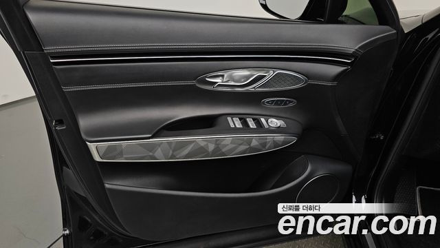 Genesis GV70 2022 — photo 14