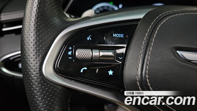 Genesis GV70 2022 — photo 30