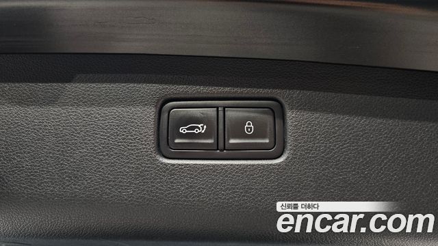 Genesis GV70 2022 — photo 36