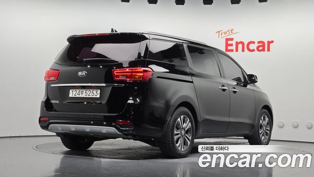 Kia Canival 2019 — photo 2