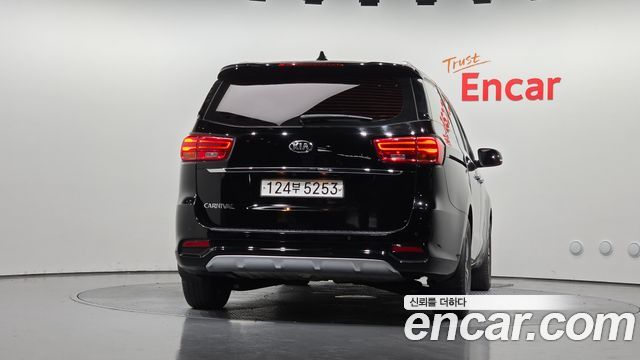 Kia Canival 2019 — photo 4