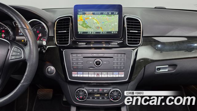 Mercedes-Benz GLE-Class 2016 — photo 12