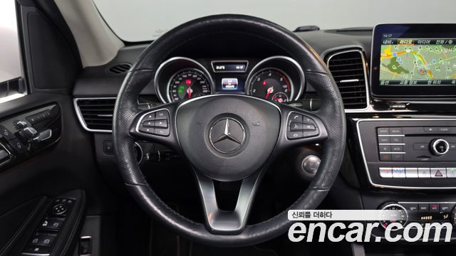 Mercedes-Benz GLE-Class 2016 — photo 13