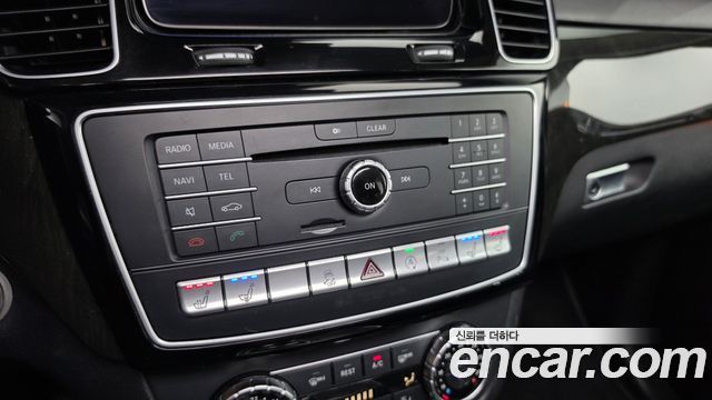 Mercedes-Benz GLE-Class 2016 — photo 17