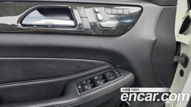Mercedes-Benz GLE-Class 2016 — photo 18