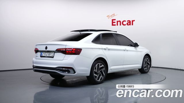 Volkswagen Jetta 2023 — photo 2
