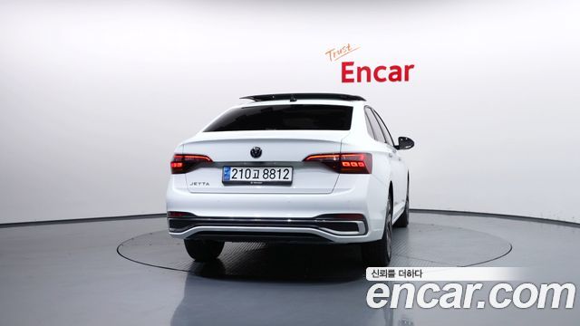 Volkswagen Jetta 2023 — photo 4