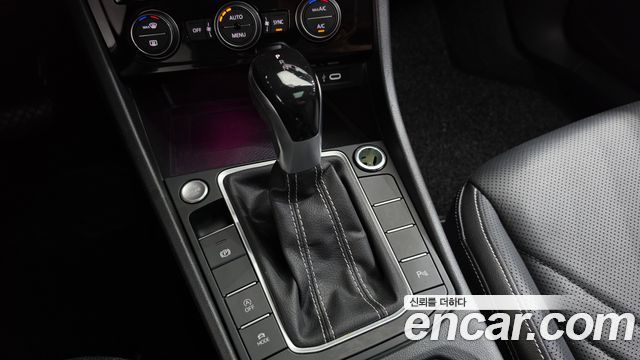 Volkswagen Jetta 2023 — photo 12