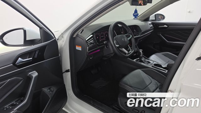 Volkswagen Jetta 2023 — photo 13