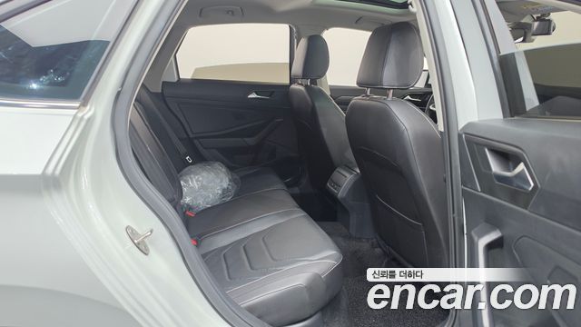 Volkswagen Jetta 2023 — photo 17