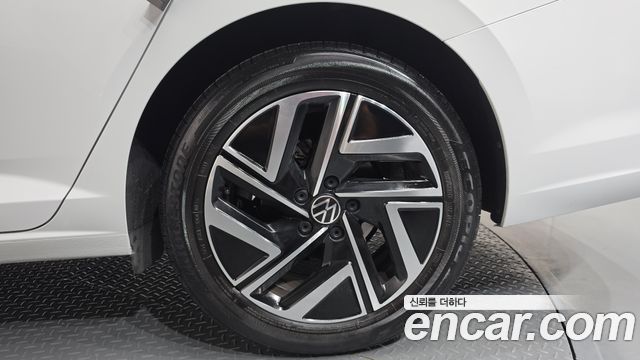 Volkswagen Jetta 2023 — photo 7