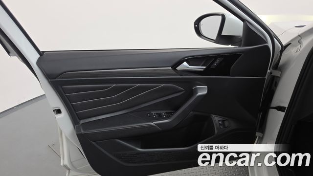 Volkswagen Jetta 2023 — photo 14