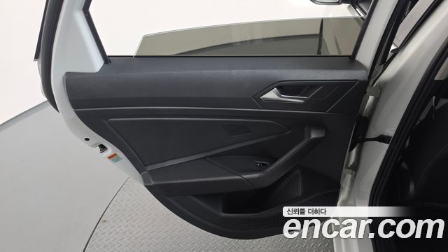 Volkswagen Jetta 2023 — photo 15
