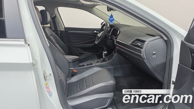 Volkswagen Jetta 2023 — photo 16