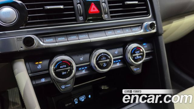 Genesis G70 2019 — photo 18