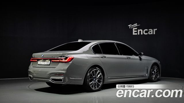 BMW 7-Series 2021 — photo 2