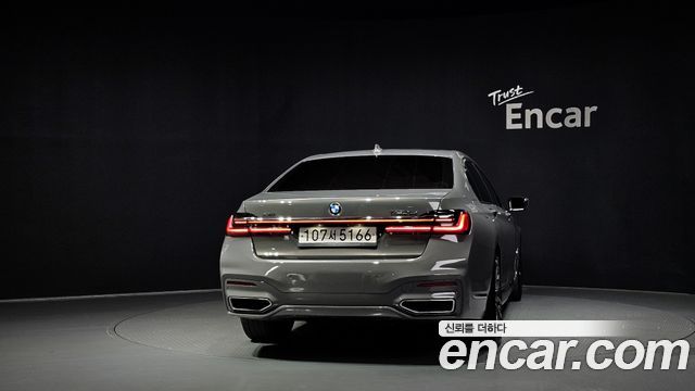 BMW 7-Series 2021 — photo 4