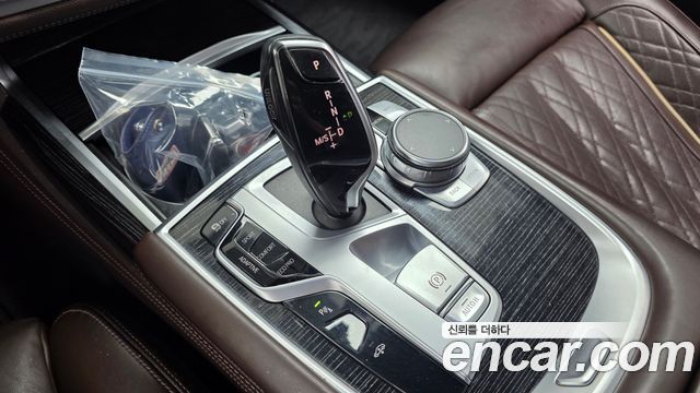 BMW 7-Series 2021 — photo 9