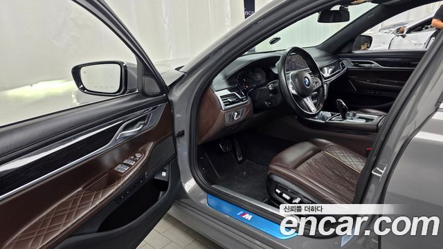 BMW 7-Series 2021 — photo 10