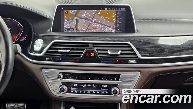 BMW 7-Series 2021 — photo 14