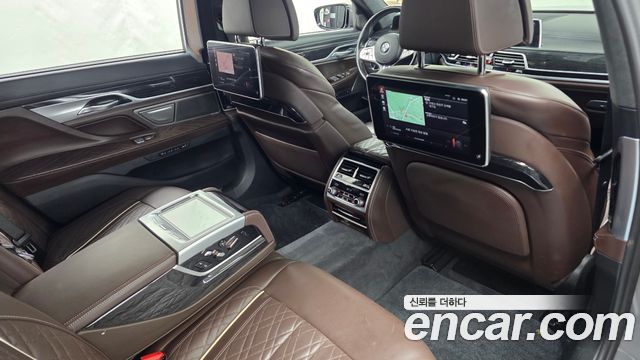 BMW 7-Series 2021 — photo 17