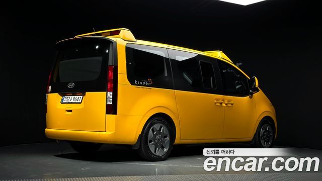 Hyundai Staria 2025 — photo 2